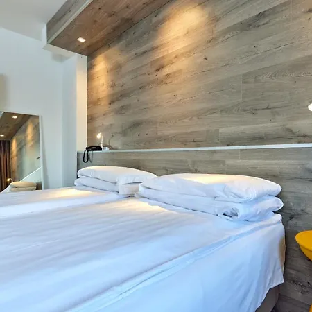 Vacanze 2000 - Adults Only 3* 말세진느